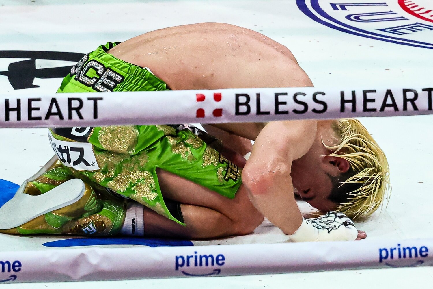 敗戦後、リング上で座礼をした那須川天心 ©Susumu Nagao