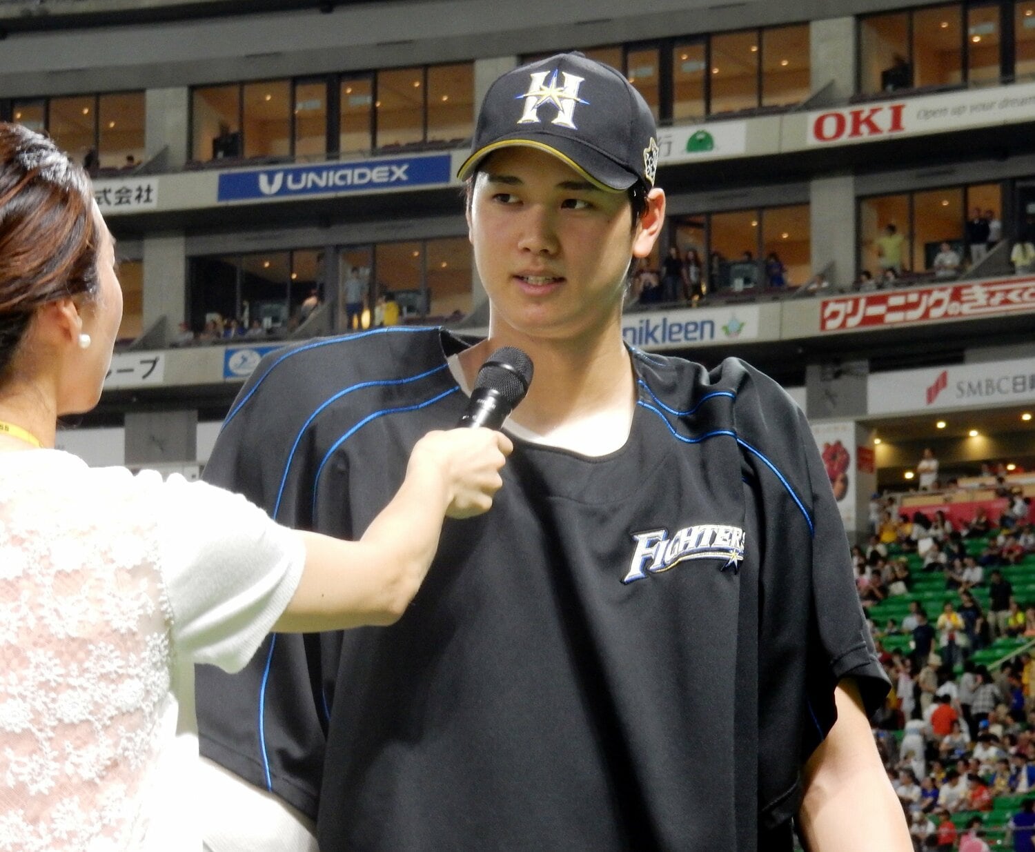 打ってはプレーボール弾、投げてはソフトバンク打線を制圧というすさまじい活躍を見せた2016年の大谷　©JIJI PRESS