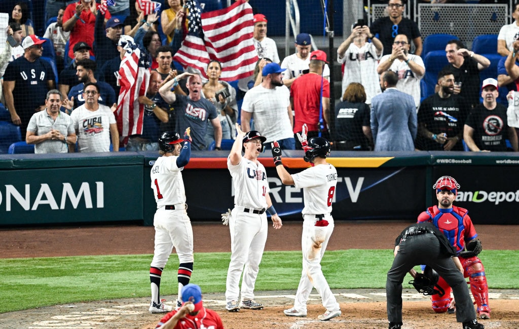ターナーの本塁打に星条旗が揺れる　©Getty Images