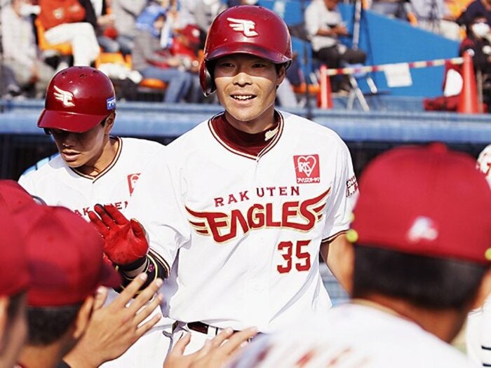 楽天・島内宏明を本気にさせたもの。減った年俸と稼頭央・銀次の言葉。＜Number Web＞ photograph by Kyodo News