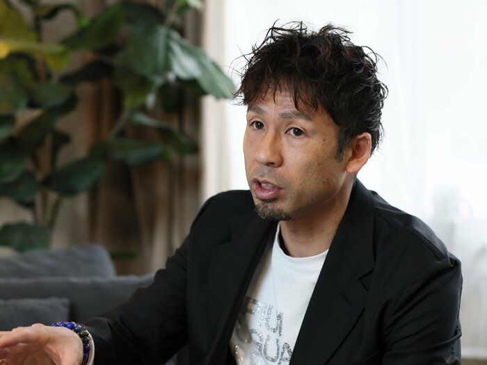 「妻とはずっと二人三脚」山瀬功治が振り返る25年のサッカー人生と妻・理恵子さん「仮に明日死んだとしても、全力で生きてきたよね」<Number Web> photograph by Shigeki Yamamoto