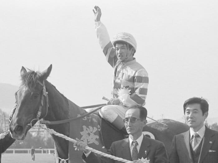 「どうしてあんなに勝つのか説明できない」田原成貴、武豊も絶賛…事故で騎手人生を絶たれた“本当の天才”とは？「息子が叶えたダービー制覇の夢」＜Number Web＞ photograph by JIJI PRESS