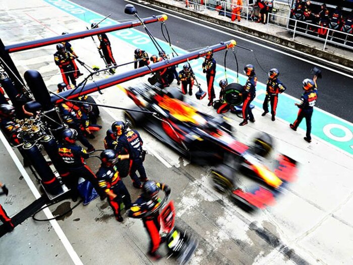 クラッシュのフェルスタッペンが2位！結果以上のものを得たハンガリーGP。＜Number Web＞ photograph by Getty Images