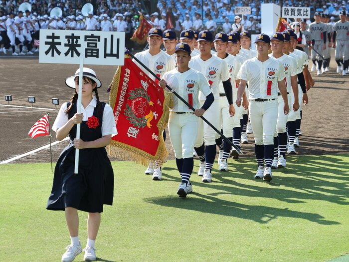 甲子園で話題…「未来富山高校」ってナンだった？「地元出身者は1人だけ」「監督は元プロ選手の息子」ナゾの通信制高校が”創部8年”で全国出場の秘話＜Number Web＞ photograph by JIJI PRESS