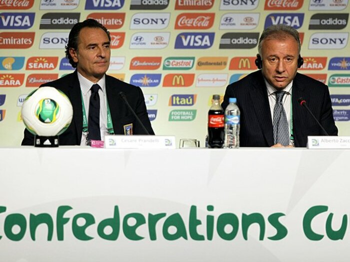 “アズーリ”から見たコンフェデ杯。智将の大胆采配が日本代表を襲う！＜Number Web＞ photograph by AFLO