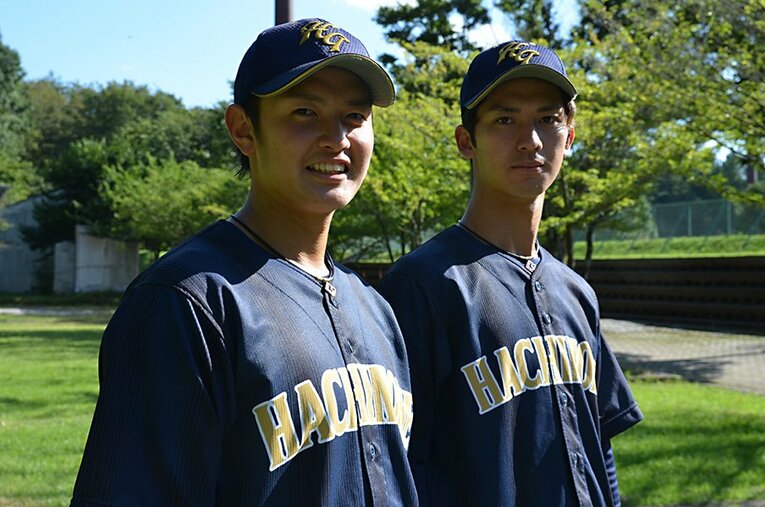 八戸学院大学からプロ野球入りを目指す大道温貴（左）と中道佑哉（右） ／ photograph by Ryotaro Nagata