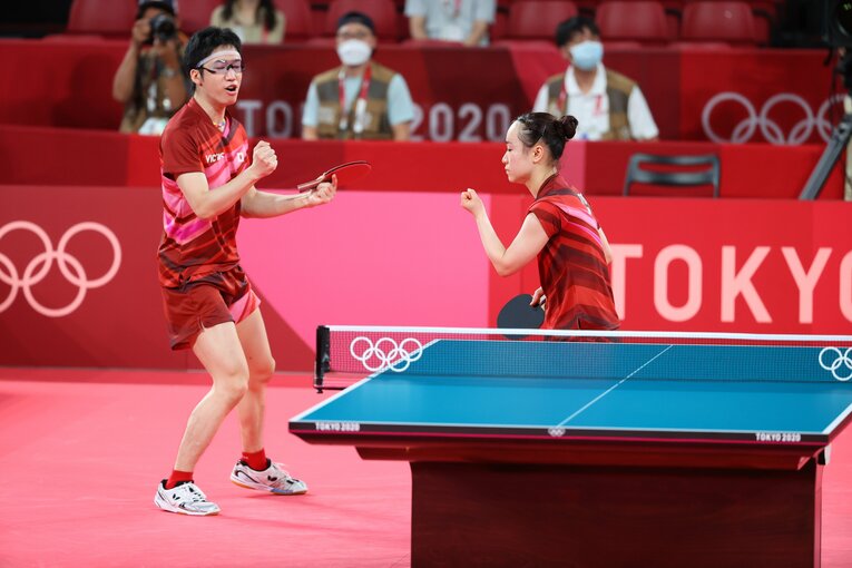 東京五輪で金メダルを獲得した水谷・伊藤ペア　©JMPA