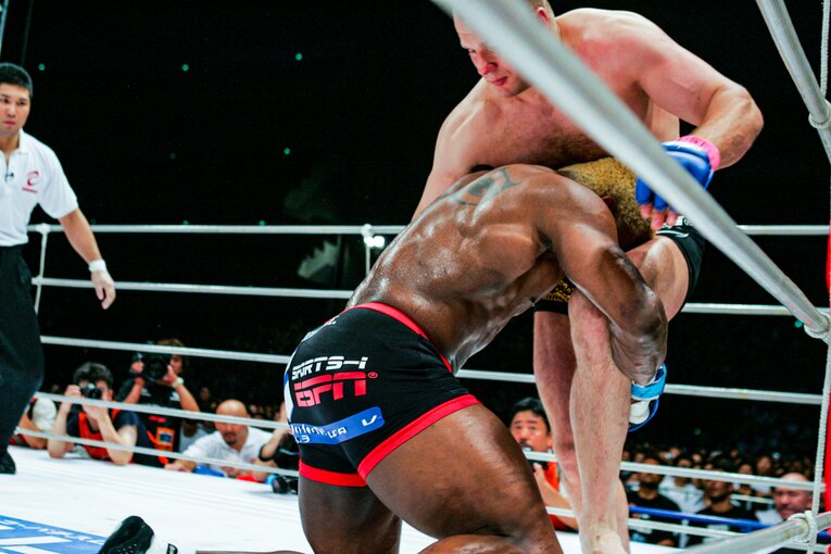 ランデルマンはヒョードルの懐に潜り込み、テイクダウンに成功する　©Susumu Nagao