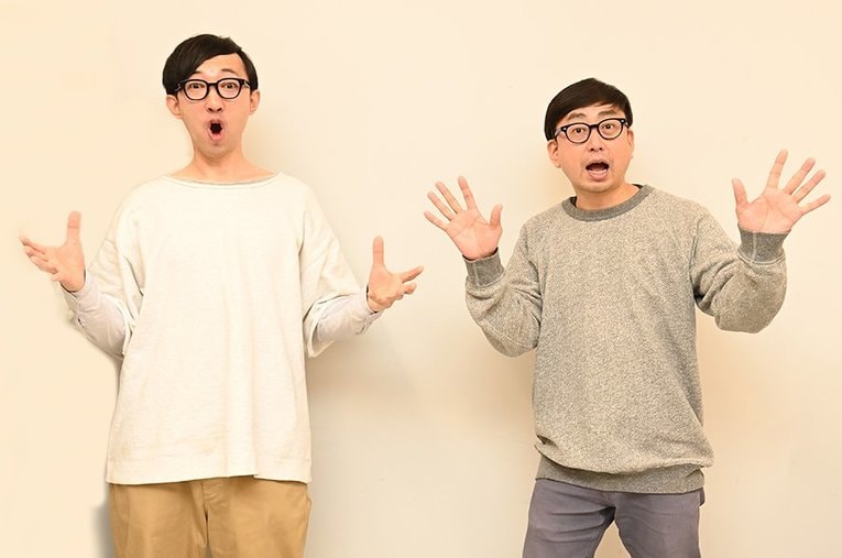 おいでやす小田（右、ツッコミ担当、42歳）とこがけん（ボケ担当、42歳） ／ photograph by Keiji Ishikawa