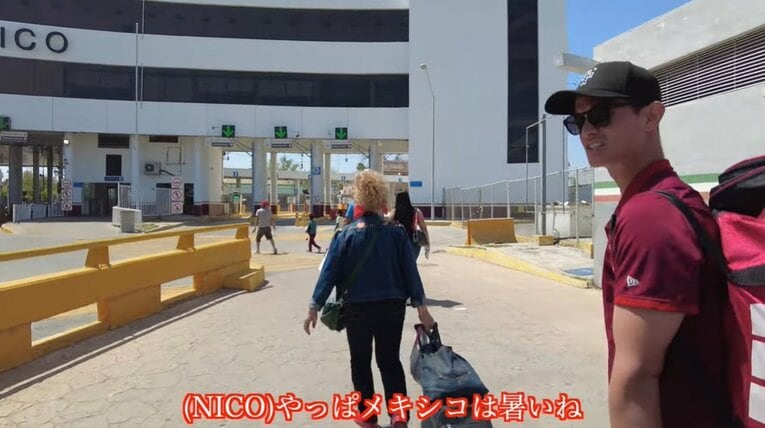 徒歩でメキシコに移動する乙坂　写真は乙坂智YouTubeチャンネル『NICORAZON』より