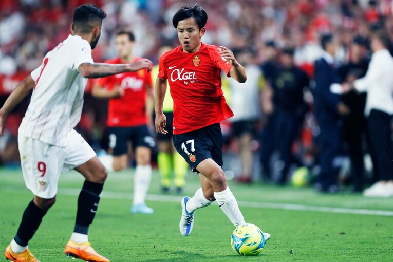 「クボ、ユニホームお願い」来季のレアル去就報道が出てもマジョルカで愛される久保建英…「残留か降格の最終節」で輝くか〈撮影者の視点〉(17)