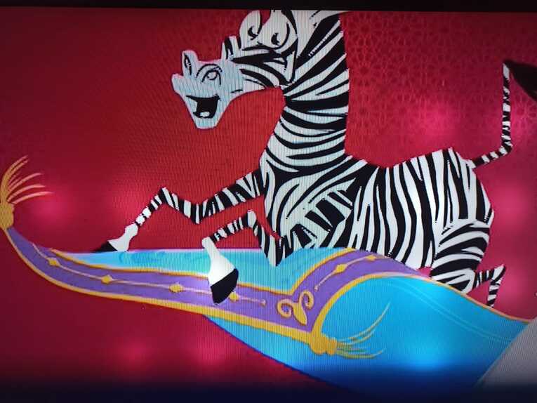 絨毯に乗って空を飛ぶシマウマ（ブラジルでは「番狂わせ」の象徴）＝番狂わせが起きると、TVグローボがこの映像を流す