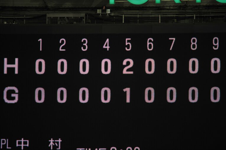 2011年のホークスvsジャイアンツのスコアボード　©Hideki Sugiyama