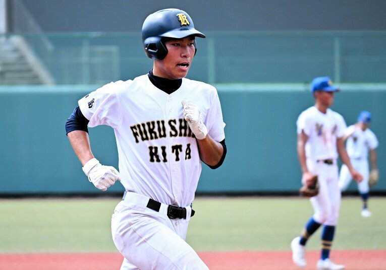 王者相手に先制した福島北・伊達の連合チーム　©Asahi Shimbun