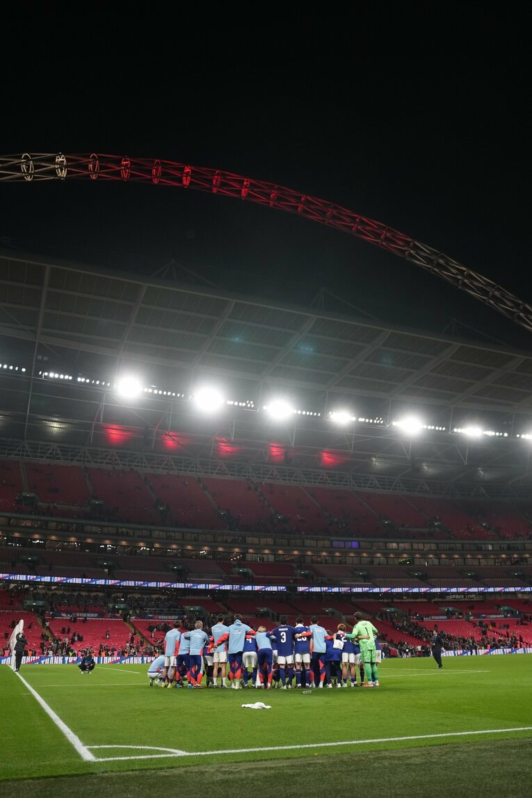 日本代表の恒例となっているピッチでの円陣　©Masashi Hara