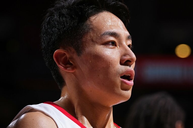 NBAシカゴ・ブルズとツーウェイ契約を結んだ河村勇輝。新天地での背番号は「8」に決まった ／ photograph by Garrett Ellwood/NBAE via Getty Images