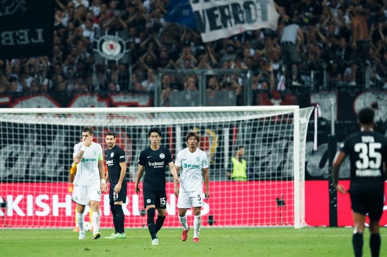 「“鎌田大地と守田英正が一緒に写った1枚”を狙いたいけど…」「長谷部誠はすでにコーチのように」CL日本人対決と“美しい夕焼け”撮影ウラ話(30)