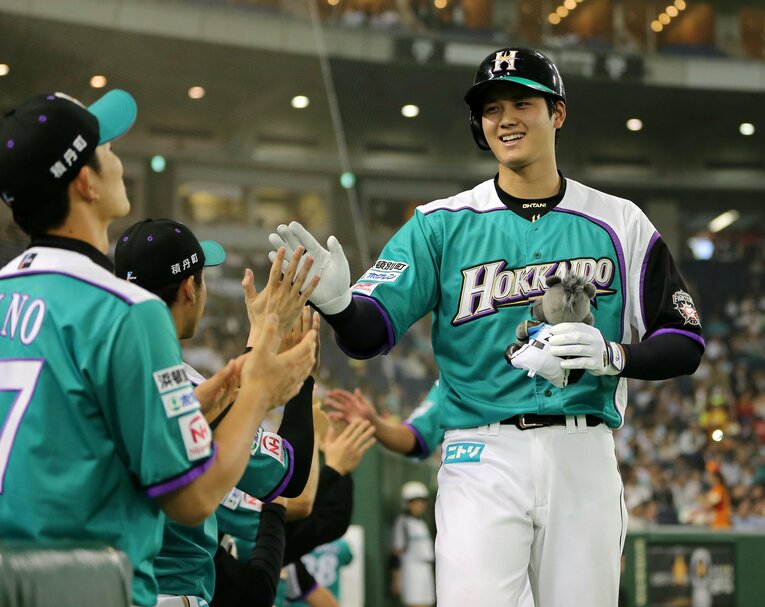 2016年5月11日、オリックスの東明大貴からホームランを放った日ハム時代の大谷翔平　©Sankei Shimbun