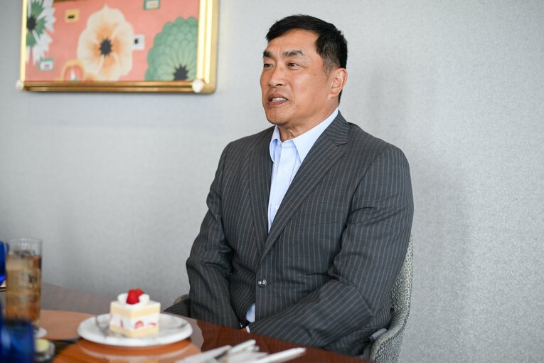 インタビューに答える山本昌さん。今年で還暦を迎える　©Nanae Suzuki