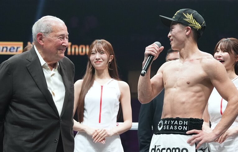 ボブ・アラム氏と井上尚弥　©Naoki Fukuda