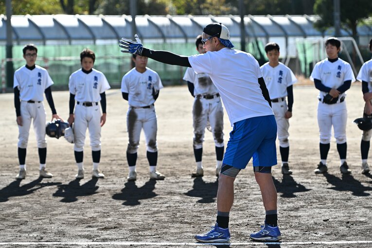 新宿高校野球部を指導したイチロー　©Naoya Sanuki
