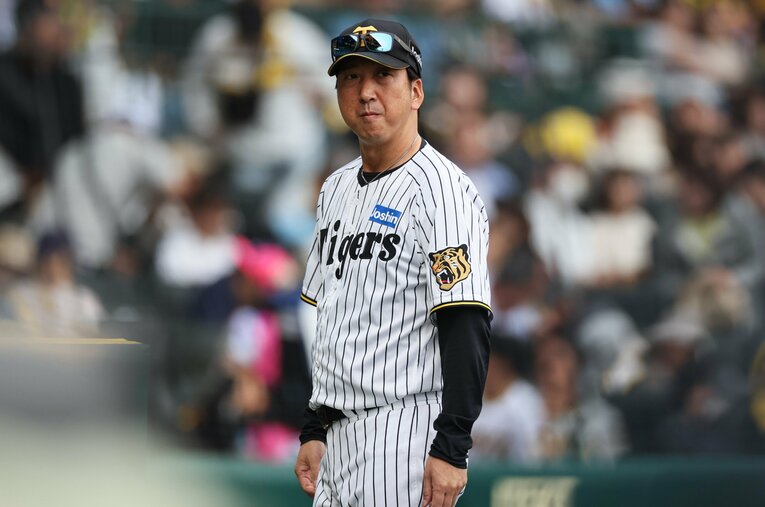 相手チームの死球に対し厳しい対応を見せてきた藤川監督　©JIJI PRESS