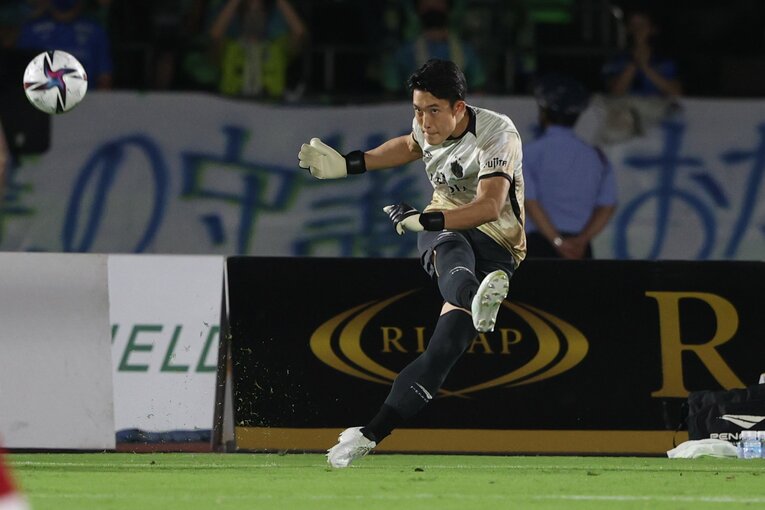 昨夏の東京五輪以降、日本代表にもたびたび招集されている21歳の谷晃生　©Masashi Hara/Getty Images