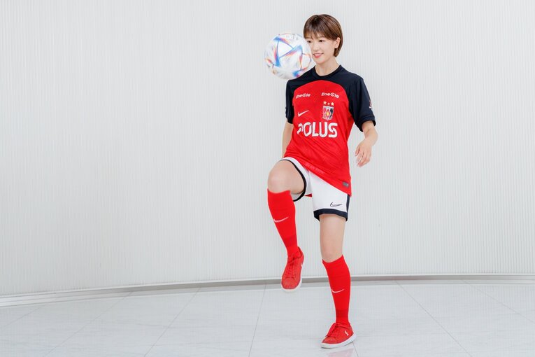 眞嶋さんの「ウマすぎリフティング」連続写真　©Kiichi Matsumoto