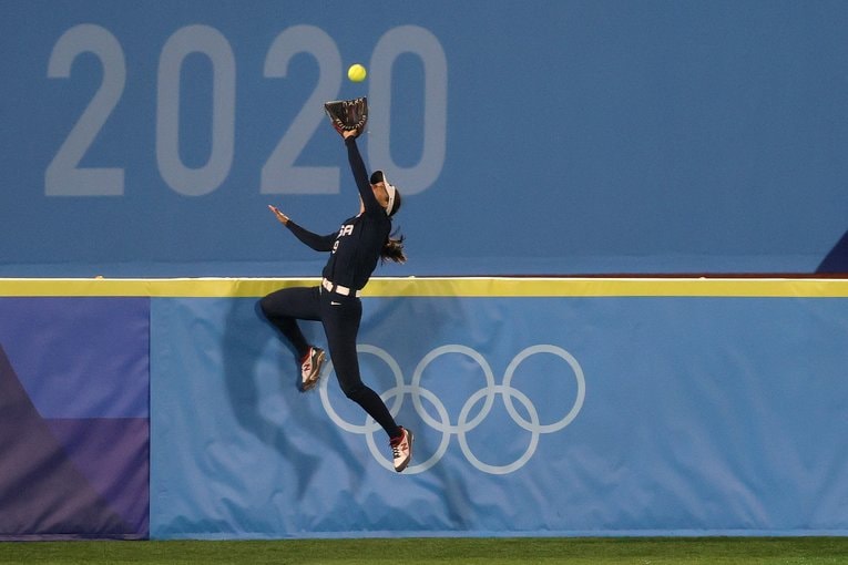 7回表、レフトのジャネット・リードのホームランキャッチのシーン　©Getty Images