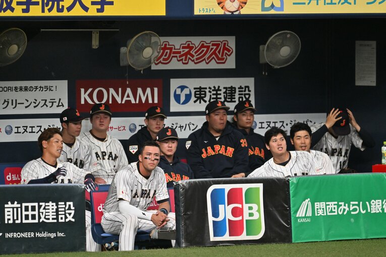 阪神戦での大谷と近藤ら　©Naoya Sanuki