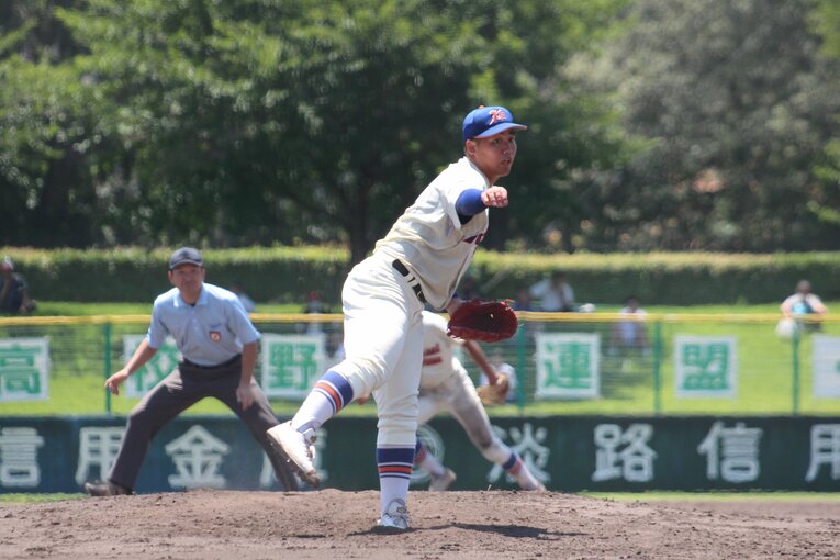 手術前のMAX148キロを誇った津嘉山のフォーム（４／６）　©Fumi Sawai