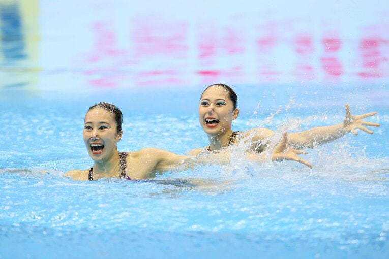 諦めない演技で、史上最年少の金メダルを獲得した（写真右が比嘉）　©JIJI PRESS