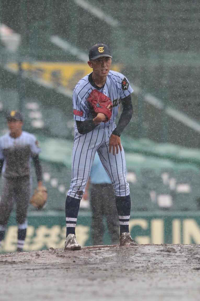 ヒロドアナにとっても印象深い試合だった2021年の大阪桐蔭vs東海大菅生。本田峻也投手は豪雨の中でも投げ続けた　©︎JIIJ PRESS