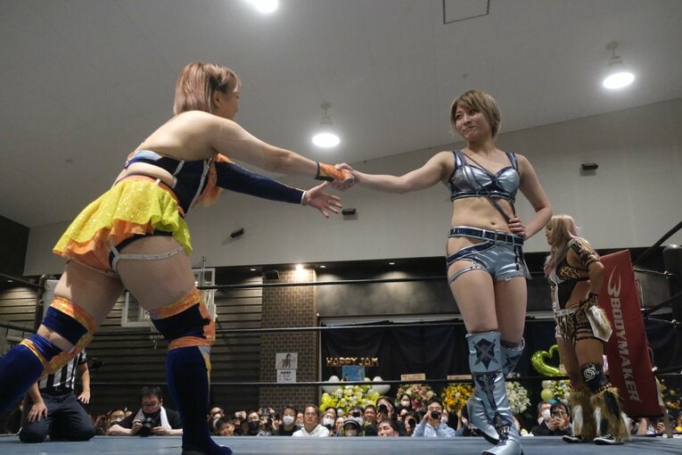 「他では見られない安納サオリだった」人気女子レスラー“3試合出ずっぱり”の凱旋興行に密着「体重が4kg減って…そりゃそうですよね」(24)