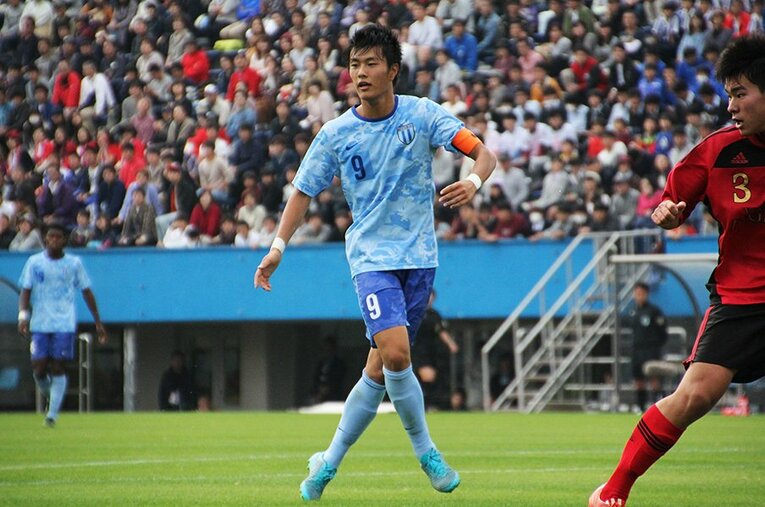 【日本サッカー名選手レア写真集】桐光学園時代の小川航基（画像は右に続きます）　©NumberWeb
