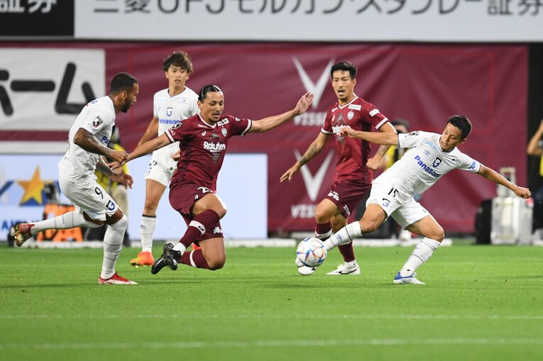 大迫勇也の“半端ないメンタル”が崖っぷちの神戸を蘇らせた…J1残留を争う激闘でカメラマンがとらえた決定的瞬間「PK蹴る気満々だ」(34)