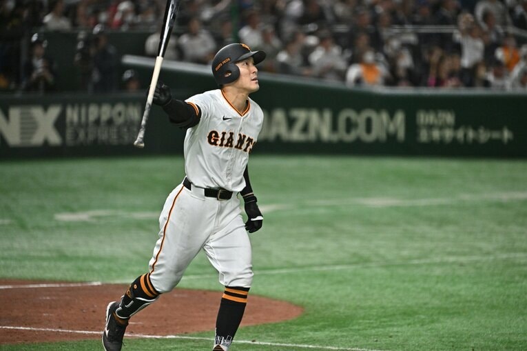 満身創痍の身体ながら今季の開幕戦では値千金の2ランを放つなど活躍し、お立ち台にも上ったがその後膝を負傷。今季限りでの引退を発表した　©︎Hideki Sugiyama