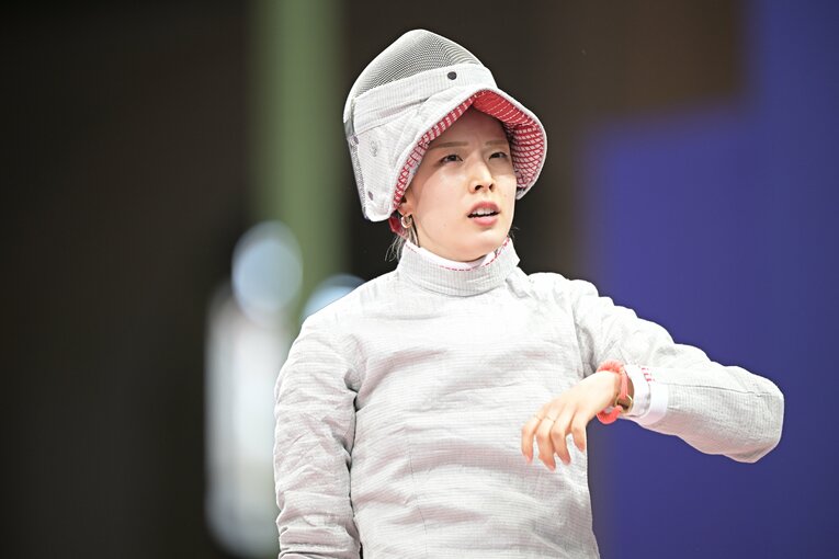 女子サーブル個人3回戦、江村美咲vs.チェ・セビン　©JMPA