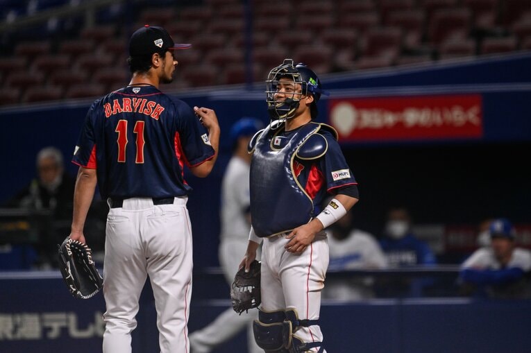 ダルビッシュと中村悠平捕手　©︎Nanae Suzuki