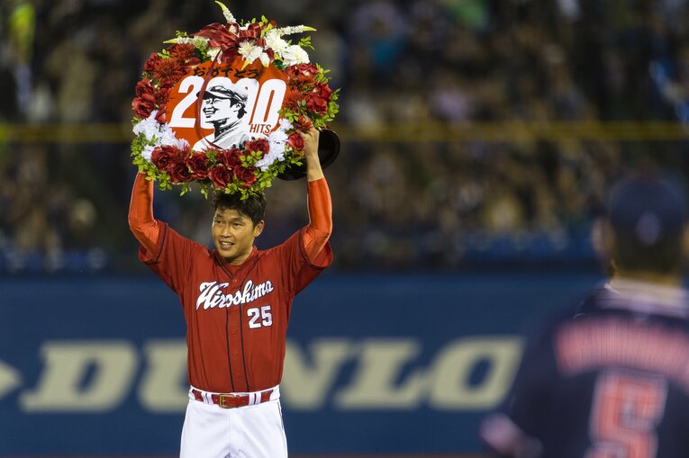 どんな瞬間も「絵になる男」広島カープ・新井貴浩監督の現役時代　©︎Takuya Sugiyama