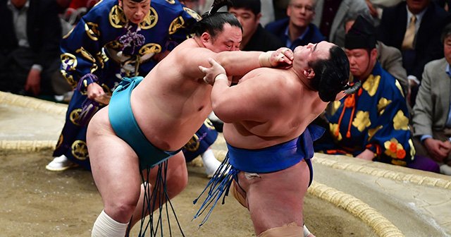 玉鷲に聞く 「カド番大関」「すでに7敗」の兄弟子・琴奨菊に勝ったとき何を思ったか