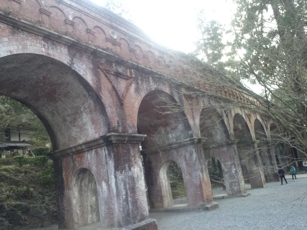 近くの琵琶湖疏水の水路閣　©Noboru Tamaru