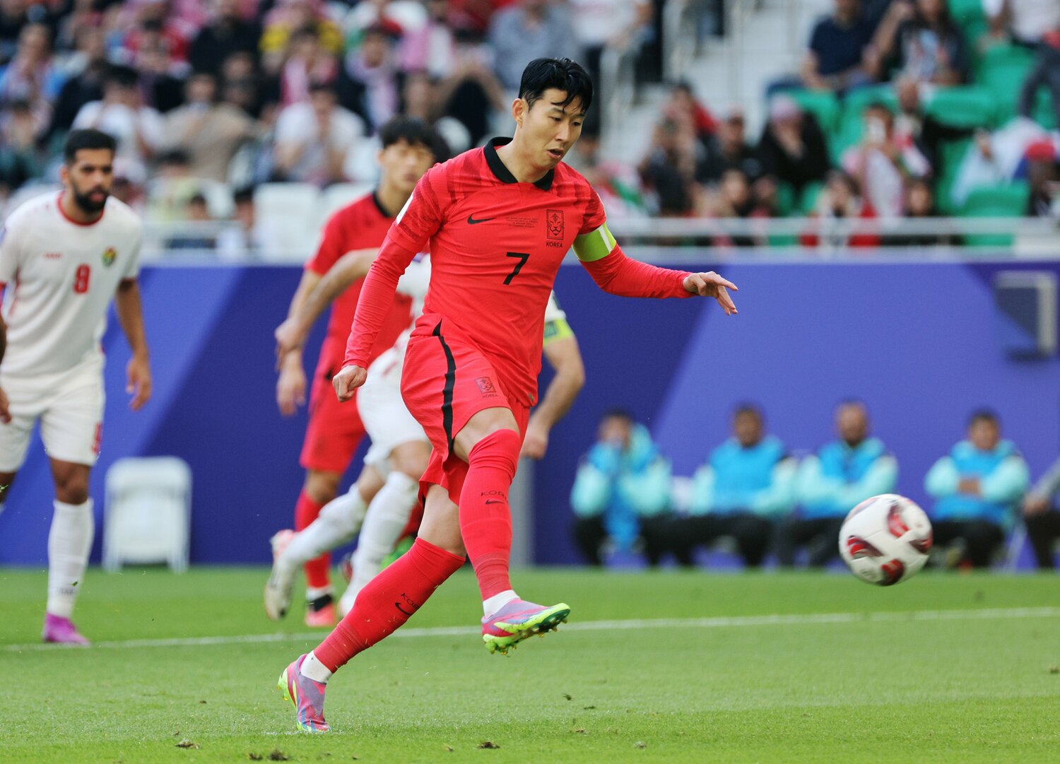 韓国のエース、ソン・フンミンはヨルダン戦で自身大会初ゴールとなるPKをパネンカで決めたが、試合は2−2のドローに終わった　©JIJI PRESS