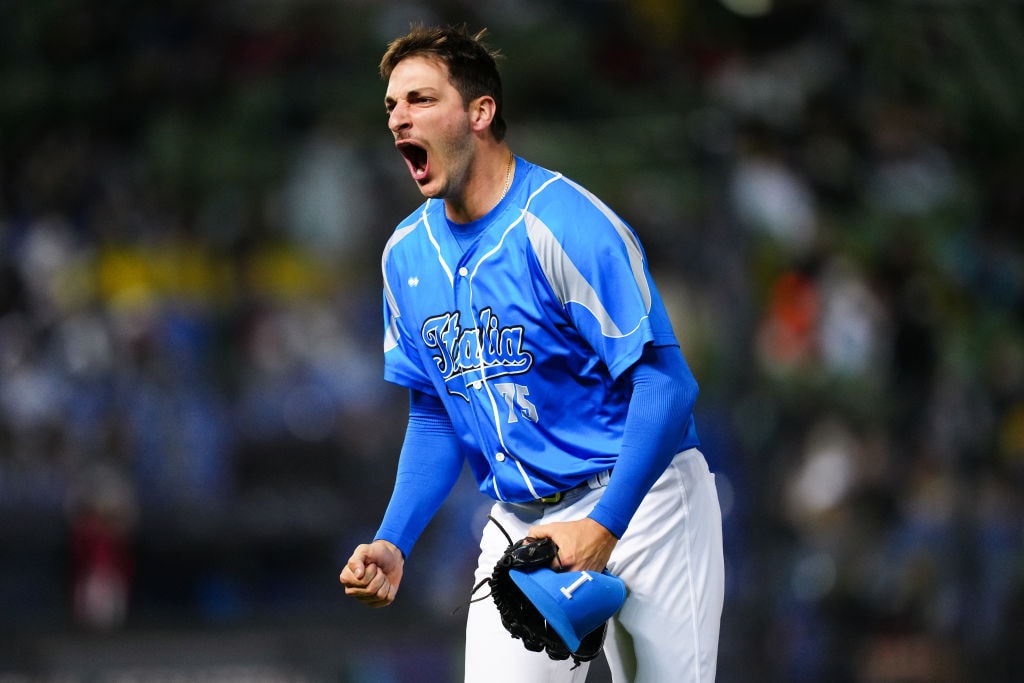 オランダ戦で大ピンチを切り抜け、雄叫びをあげる投手ラソーラ　©Getty Images