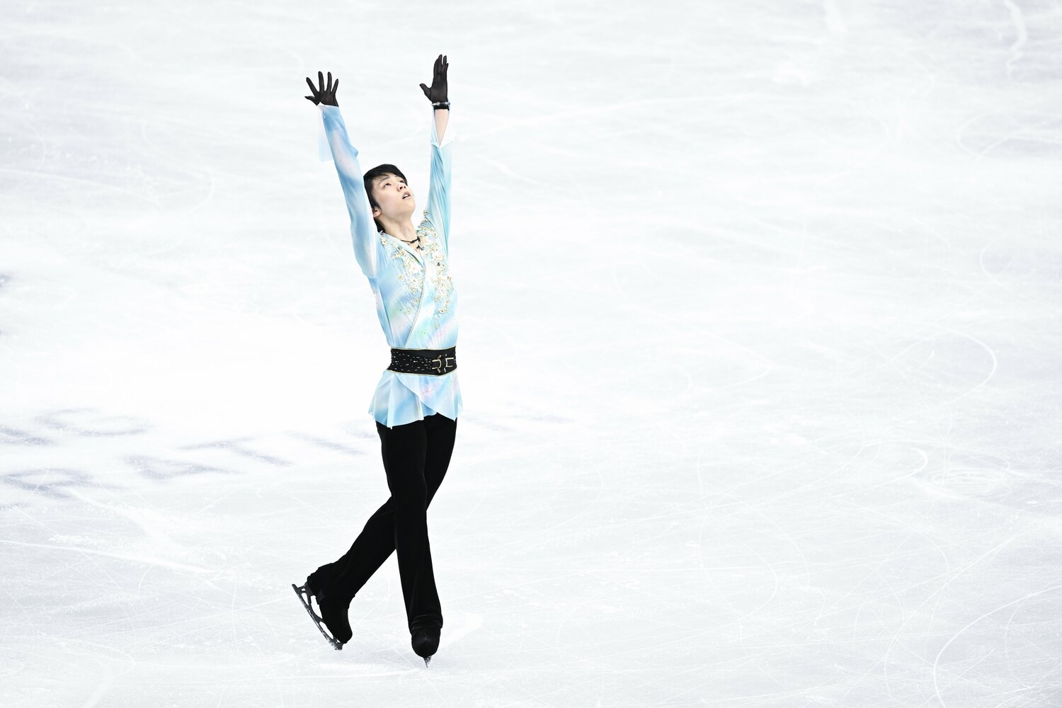 フリー『天と地と』。演技冒頭に前人未到の大技、4回転アクセルを跳ぶ　©Asami Enomoto