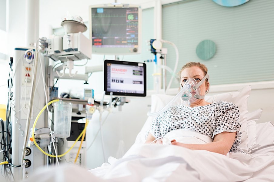 F1の開発力でコロナウイルスと戦う。休業中の技術者が医療現場に貢献。＜Number Web＞ photograph by University College London