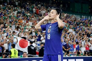 2ゴールの上田綺世でも、鎌田大地でもなく…W杯チュニジア戦で現地撮影カメラマンが「最も印象に残った」日本代表“意外な選手”の胸アツ写真とは？