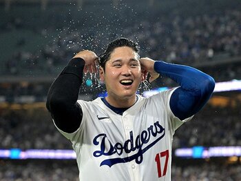 大谷翔平「サヨナラ満塁弾で最速40-40＋盗塁成功率.909」「50-50」だけでなく…“大谷にしか狙えない”マンガ超え前代未聞の大記録とは＜Number Web＞ photograph by USA TODAY Sports/REUTERS/AFLO