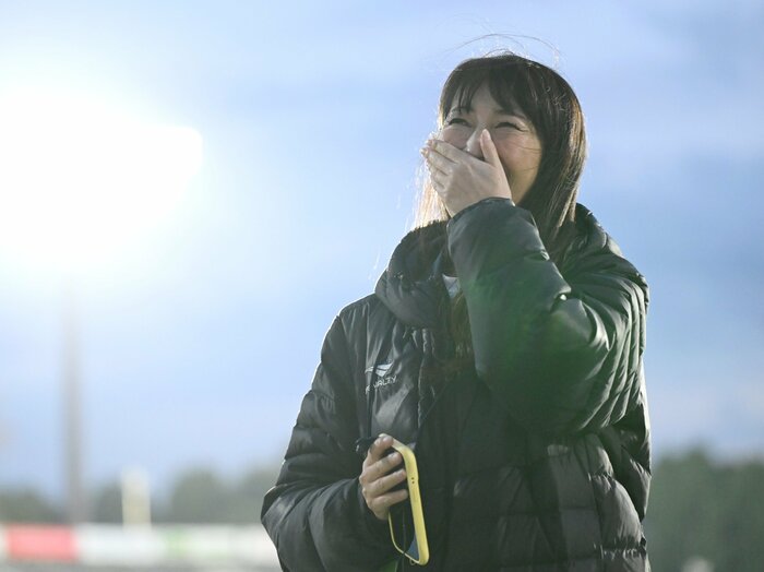 「送別会でも泣かなかったのに」Jリーグ大好き女子大生から“名物広報”へ…29年勤めたベルマーレをなぜ辞めたか「休暇中の旅先でポロポロと涙が」＜Number Web＞ photograph by J.LEAGUE/J.LEAGUE via Getty Images