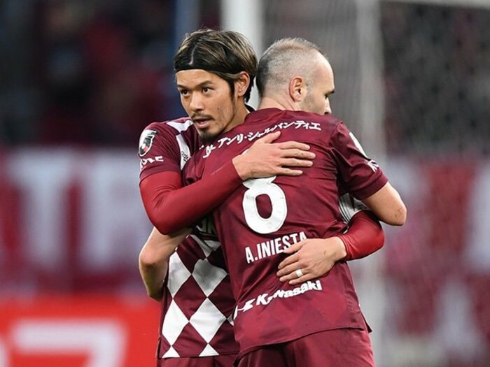 神戸で誰よりも不可欠な男・山口蛍。劣勢で輝き、初タイトルをもたらす。＜Number Web＞ photograph by Getty Images